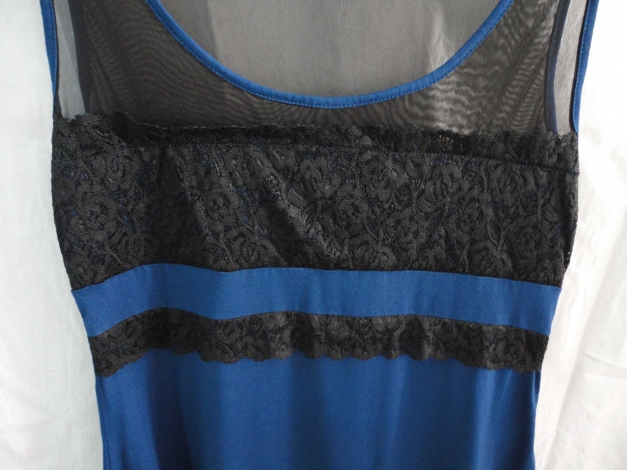 Schickes blaues Kleid mit Spitze