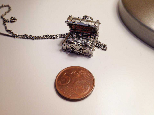 Lange Kette mit schönem Anhänger