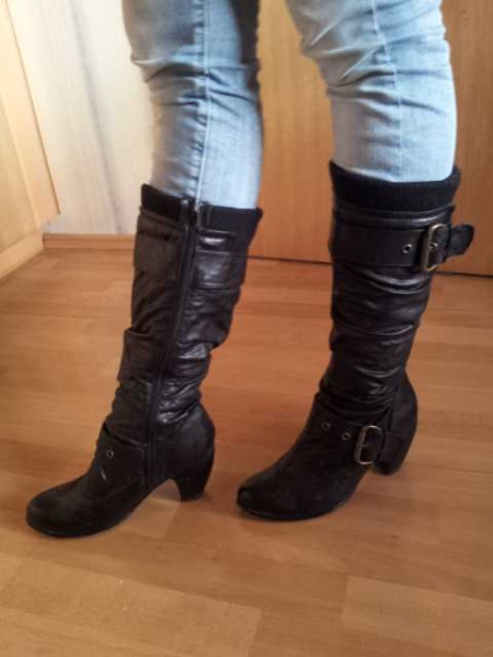 Schwarze Stiefel von Rieker