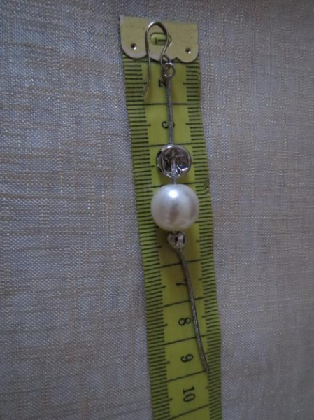 1 Ohrring, interessant, lang