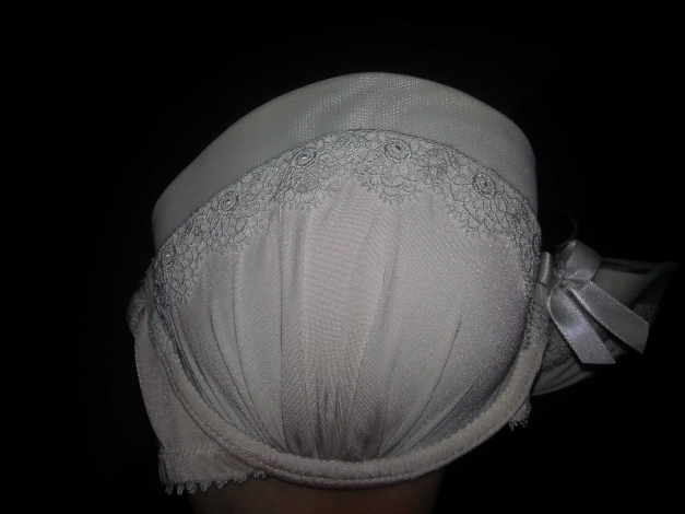 Weißer Balconett BH 75A