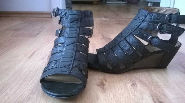 Wunderschöne Keilabsatzschuhe