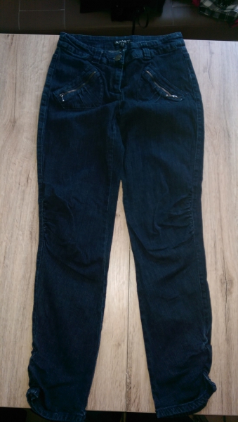 Dunkelblaue Apartjeans 