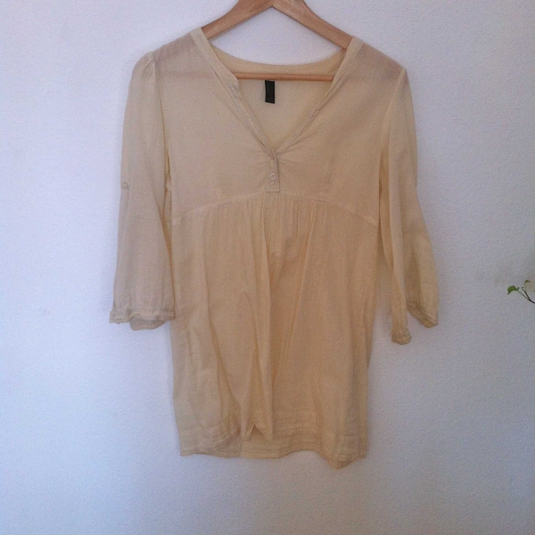 Hellgelbe Bluse Tunika Knopfleiste