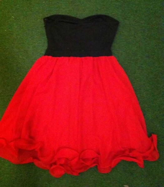 Kleid rot schwarz gold partykleid mit Goldkette Silvester