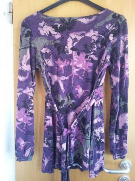 Schön geschnittenes Tunikashirt