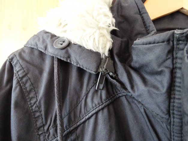 Winterjacke / Fell / grau / Kapuze