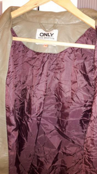 Schöne lindgrüne Kunstlederjacke