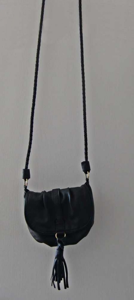 Umhängetasche mit Fransenanhänger