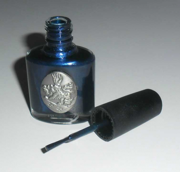 Twilight NOX Nagellack TALON mit Cullen Wappen