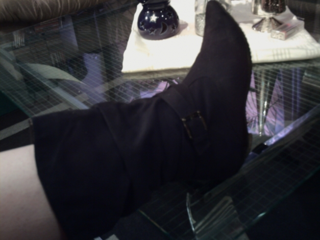 Wildleder Stiefeletten schwarz mit Zierschnalle