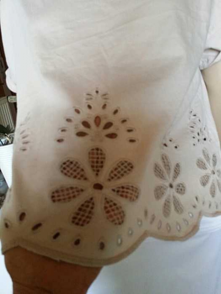 Wunderschöne Bluse mit schöne gestrickten dursichtigen Blummen / Conscions Collection H&M