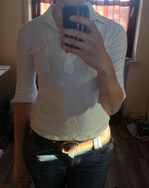weißes Shirt mit Nieten