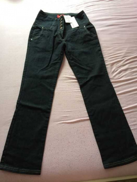 Jeans neu mit Etikett