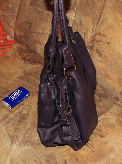 Schicke lila Handtasche