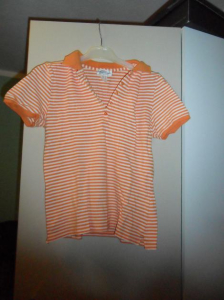 weiß-organgenes Poloshirt