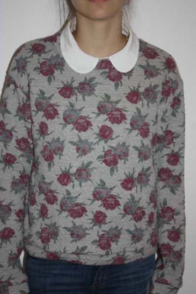 Pullover mit Rosenmuster