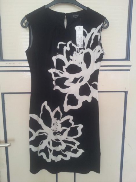 Schickes Kleid in schwarz weiß, neu mit Etikett