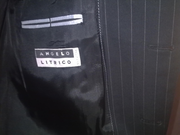 Anzug mit breiten Nadelstreifen (Schwarz/ weiße Streifen) von Angelo Litrico