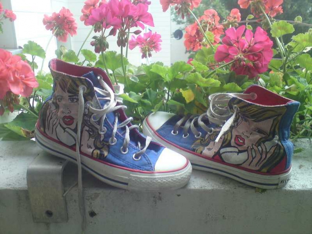 Converse Chucks mit Comicmotiv