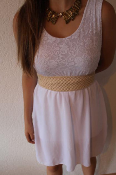 Kleid weiß mit Spitze schleife am Rücken