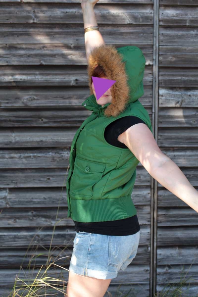 Herbst: Grüne Weste mit Kapuze