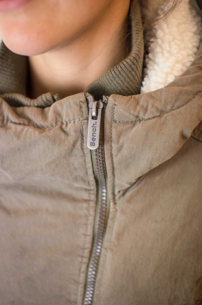 Bench Daunenjacke Winterjacke gefüttert Trend