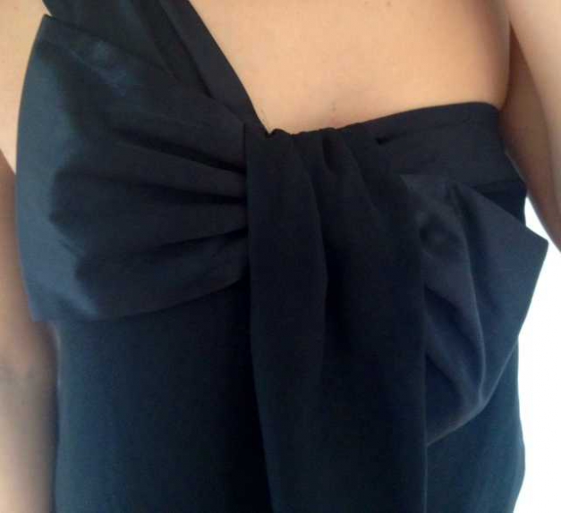 One-Shoulder Top von Lipsy mit Schleife