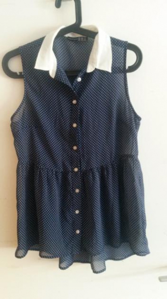 NEu! süße Pünktchenbluse mit weißen Kragen