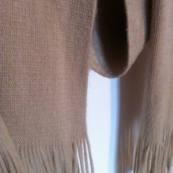 Kuscheliger Fransenschal camel beige