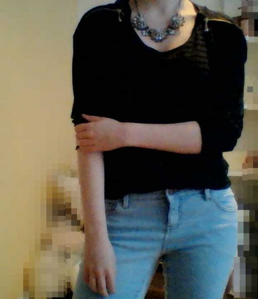 Schwarz grau gestreifter Sweater