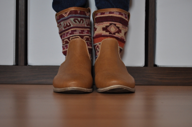 braune Ethno Stiefel