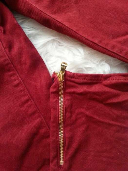 Röhrenjeans / Zara Rote Hose / skinny rotwein jeans / goldener Reißverschluss