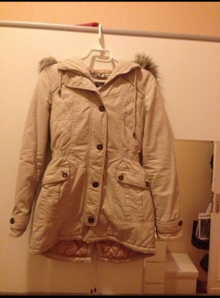 beige Jacke von Bershka
