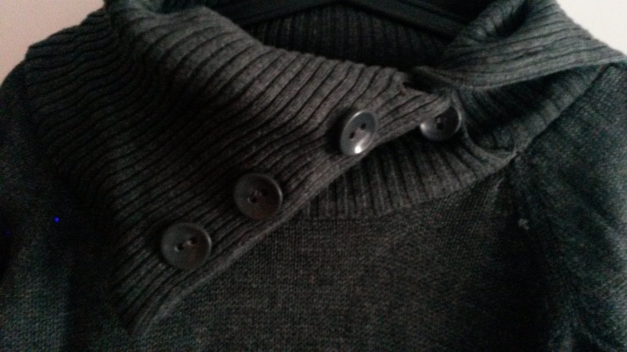 schönes Strickleid mit Knopfleiste