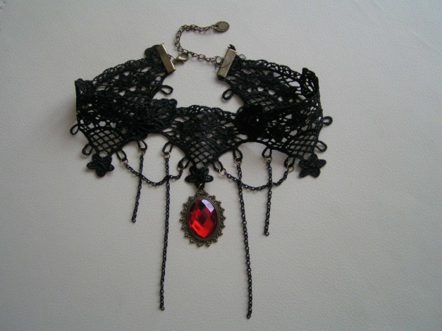Kette Spitze Collier Halsband schwarz mit rotem Stein Gothic Burlesque Steampunk Barock Choker