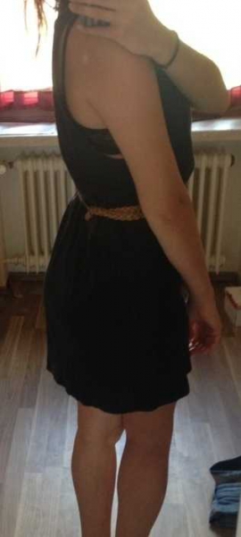 weites, dunkelblaues kleid