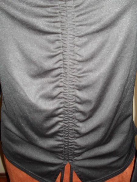 T-Shirt schwarz mit Tropetenärmeln und Raffung Gr 42