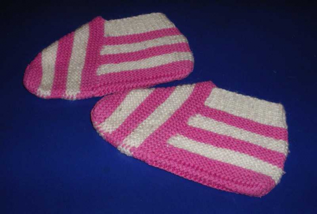 Warme 'Bettschuhe' zum über die Socken ziehen, pink/weiß gestreift