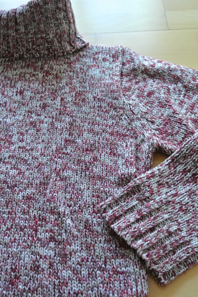 Schöner Strickpullover mit Rollkragen