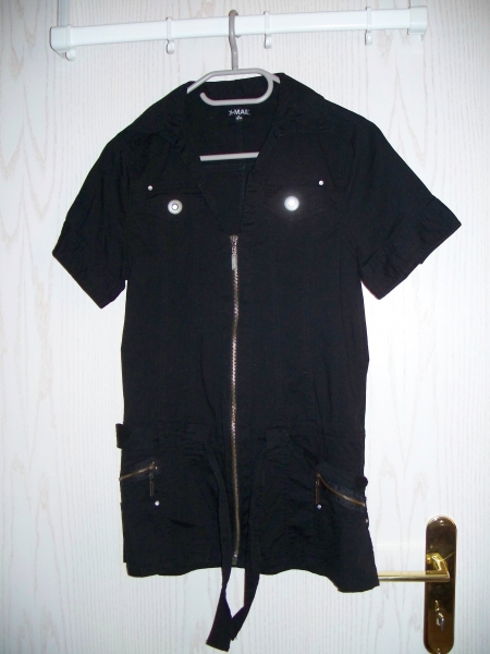 X-MAIL// Schwarzes Longshirt mit funkelnden Steinen NEU