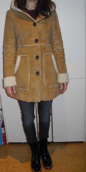 camelfarbener teddyfellmantel von h&m