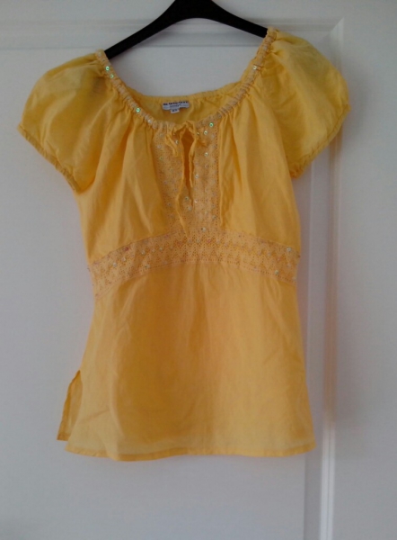 Gelbe Bluse