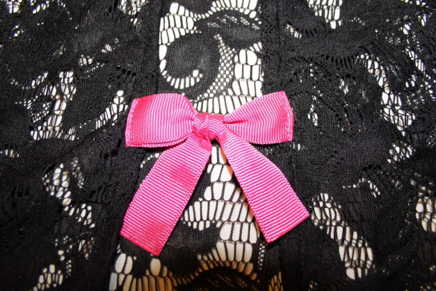 Spitzentop mit Schleifen