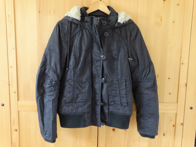 Winterjacke / Fell / grau / Kapuze