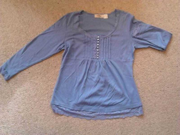 Wunderschönes blaues Spitzenoberteil