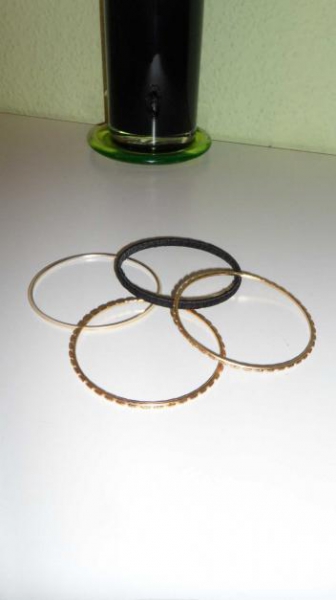 4 wunderschöne Armreifen