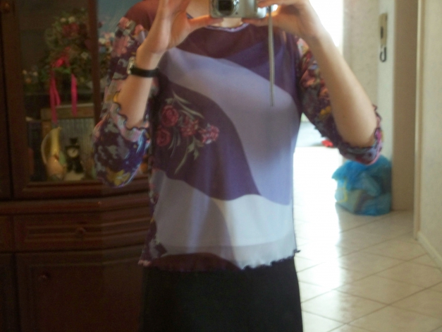 Transparentes Shirt mit Rosen im 70er-Vintage-Style Gr. 36/ 38