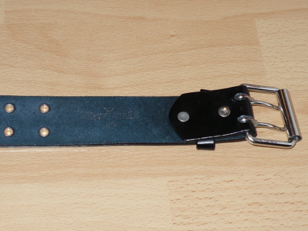 New Yorker Gürtel schwarz mit Nieten gekürzt auf ca. 70-75 cm