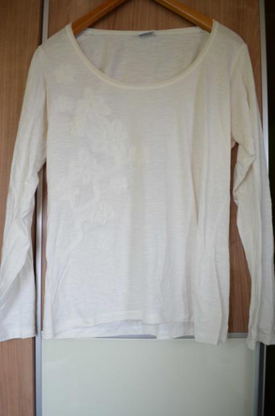 Weißes Shirt mit Stickerei